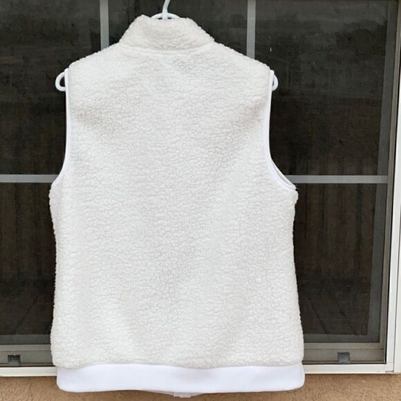 Take 50% OFF- Time and Tru Plus Plush Vest, Size-XL - Picture 6 of 8